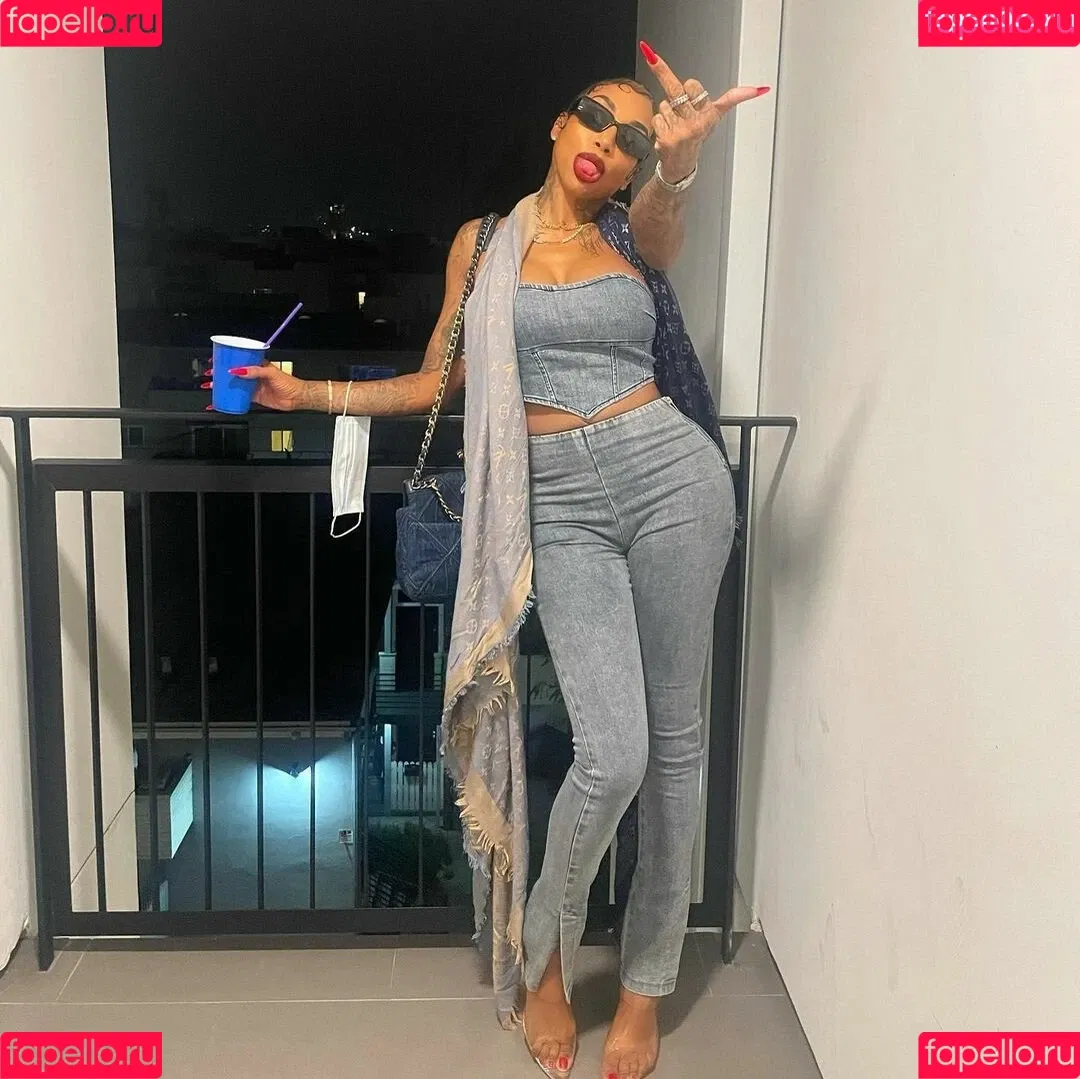 flyyytattedsky Onlyfans Photo Gallery 