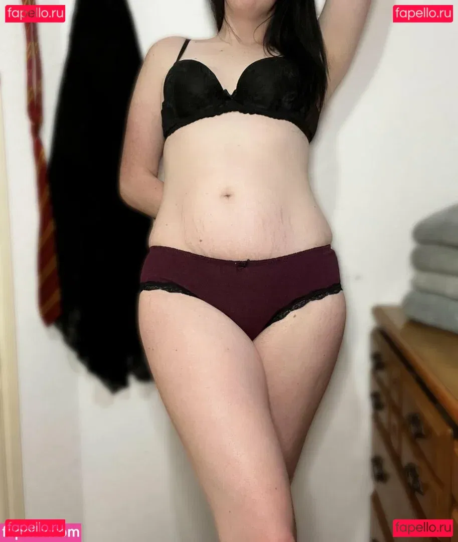 Trixie Addams Onlyfans Photo Gallery 