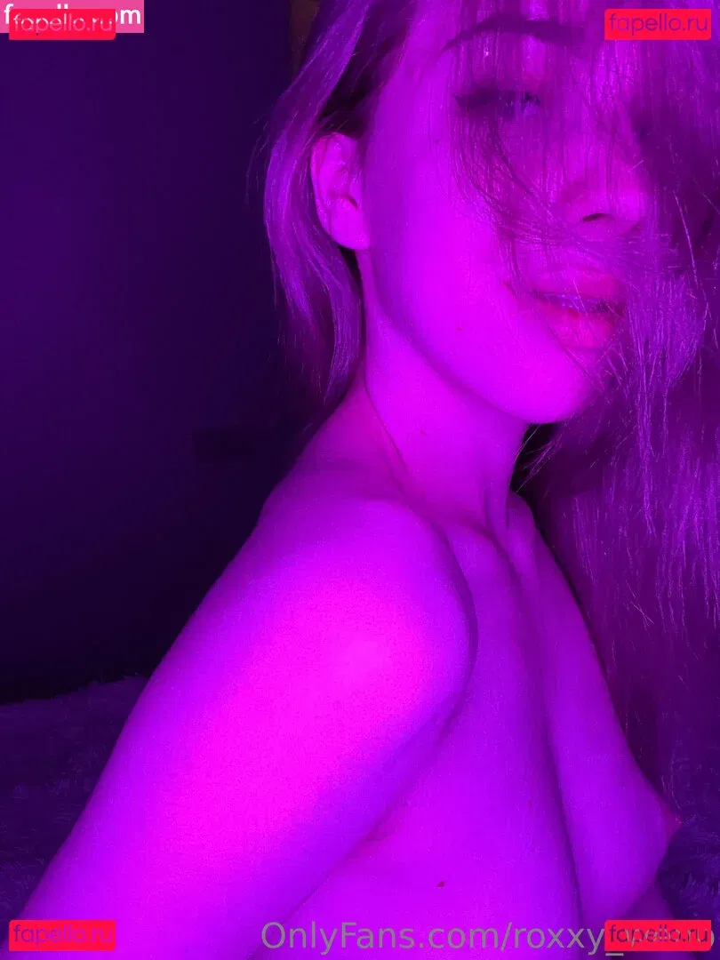 roxxy_webb Onlyfans Photo Gallery 