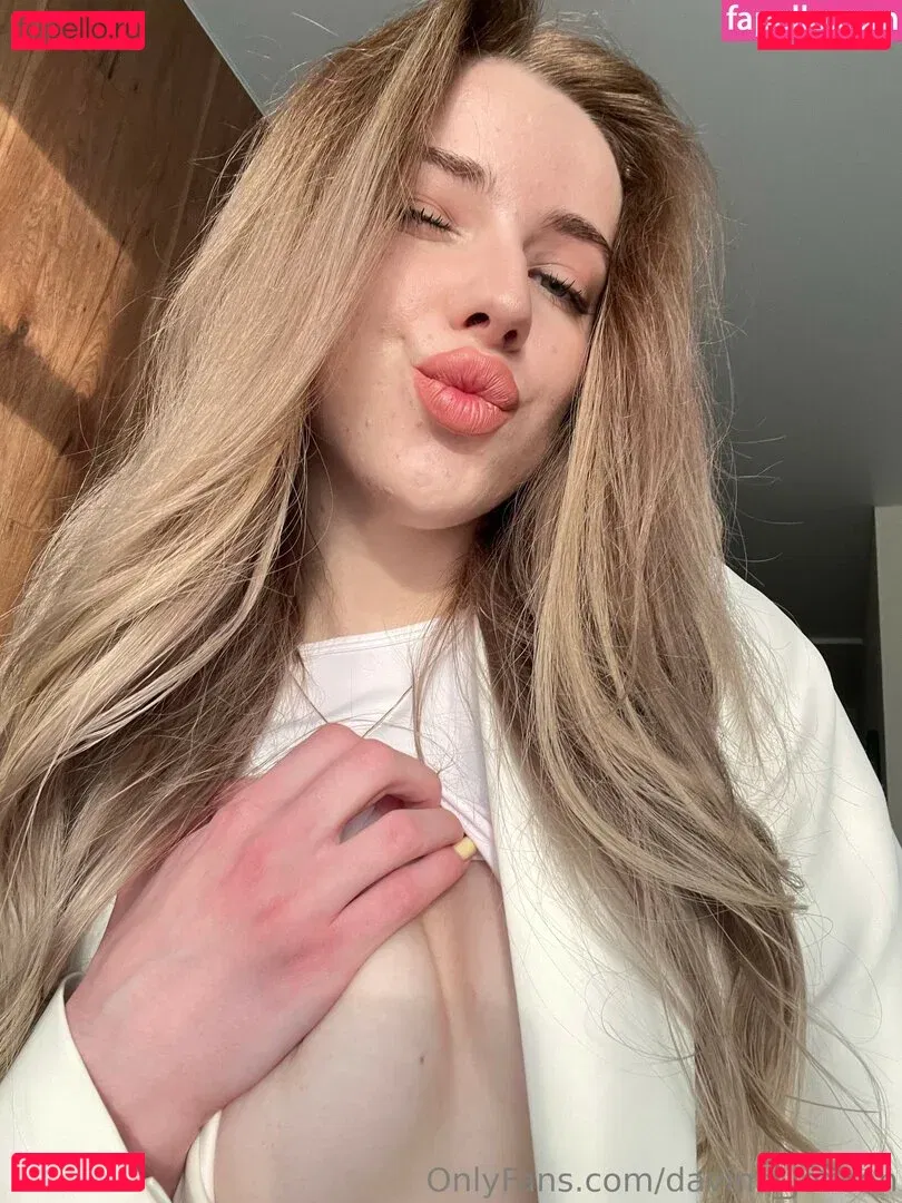 roxxy_webb Onlyfans Photo Gallery 