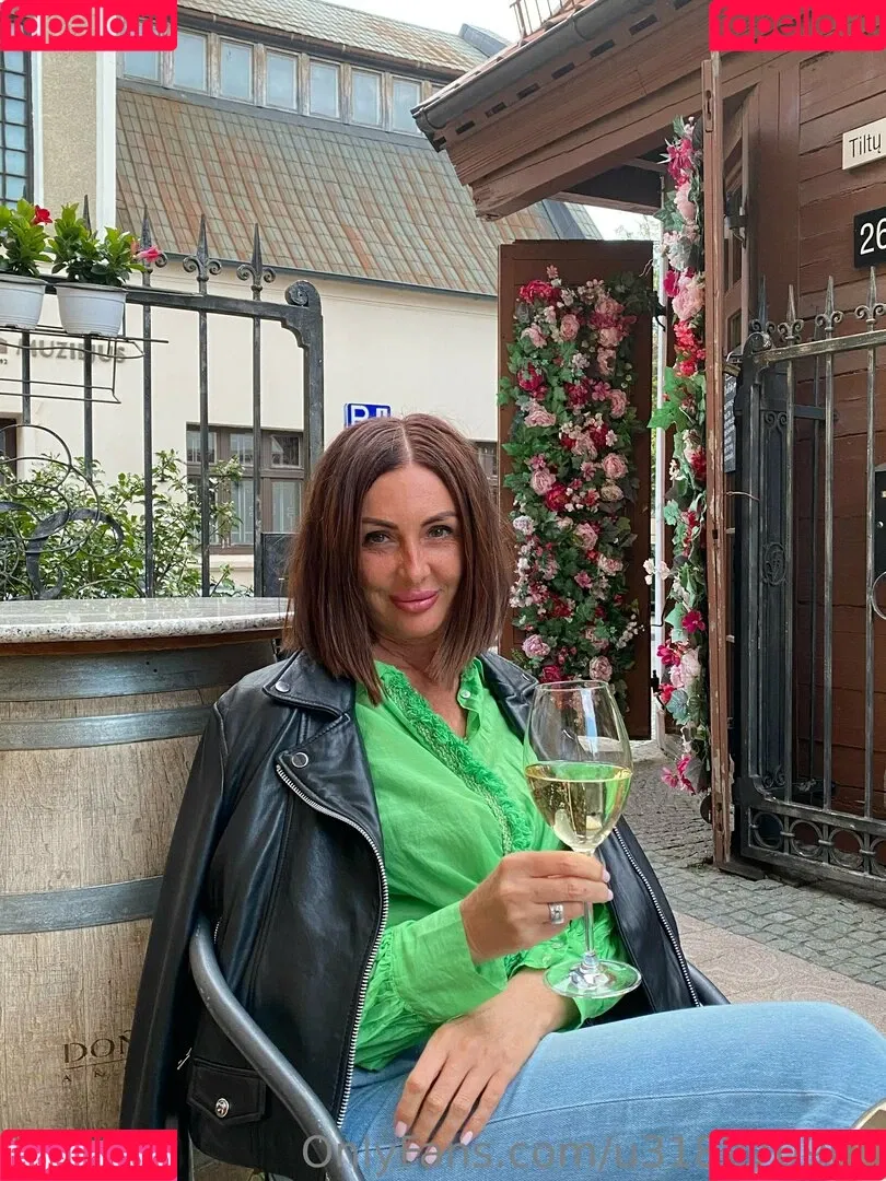 y0ur_wife Onlyfans Photo Gallery 