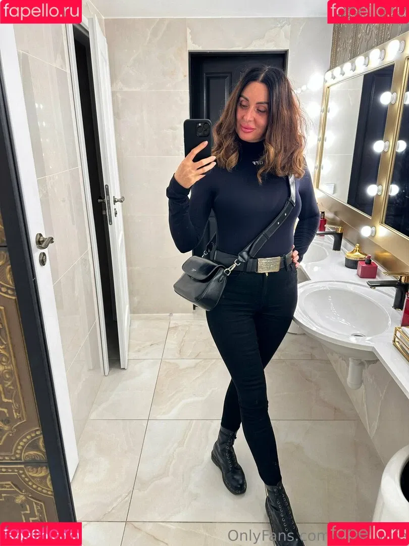y0ur_wife Onlyfans Photo Gallery 