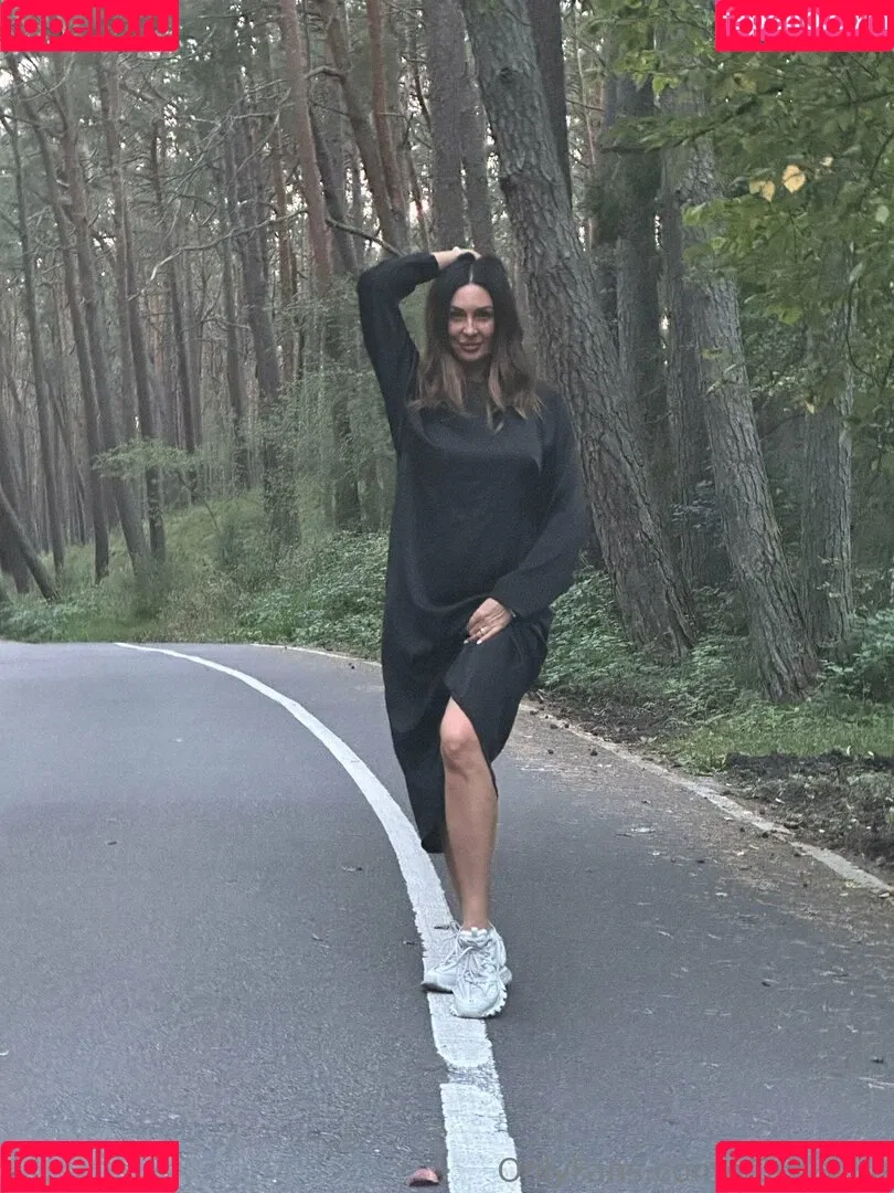 y0ur_wife Onlyfans Photo Gallery 