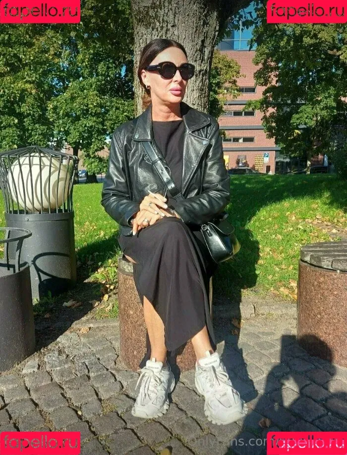 y0ur_wife Onlyfans Photo Gallery 