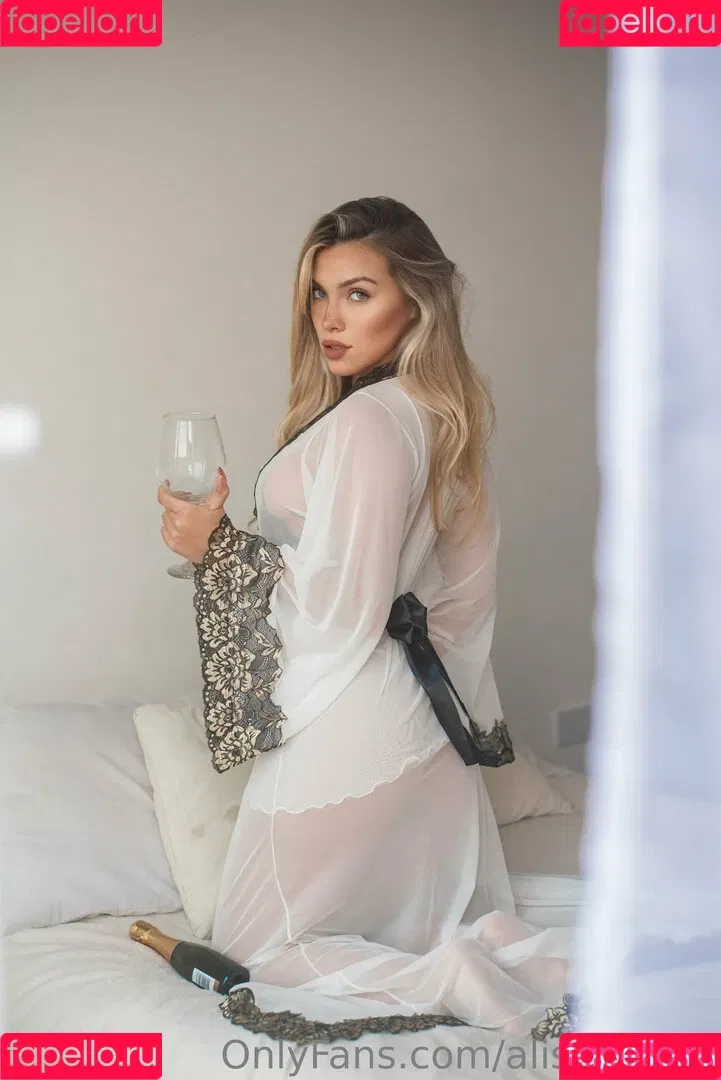 alison.gray Onlyfans Photo Gallery 
