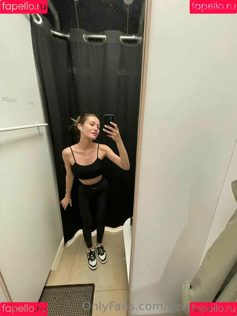 veryniceice Onlyfans Photo Gallery 