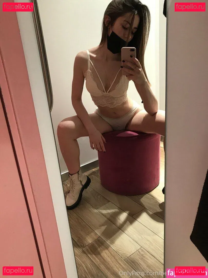 veryniceice Onlyfans Photo Gallery 