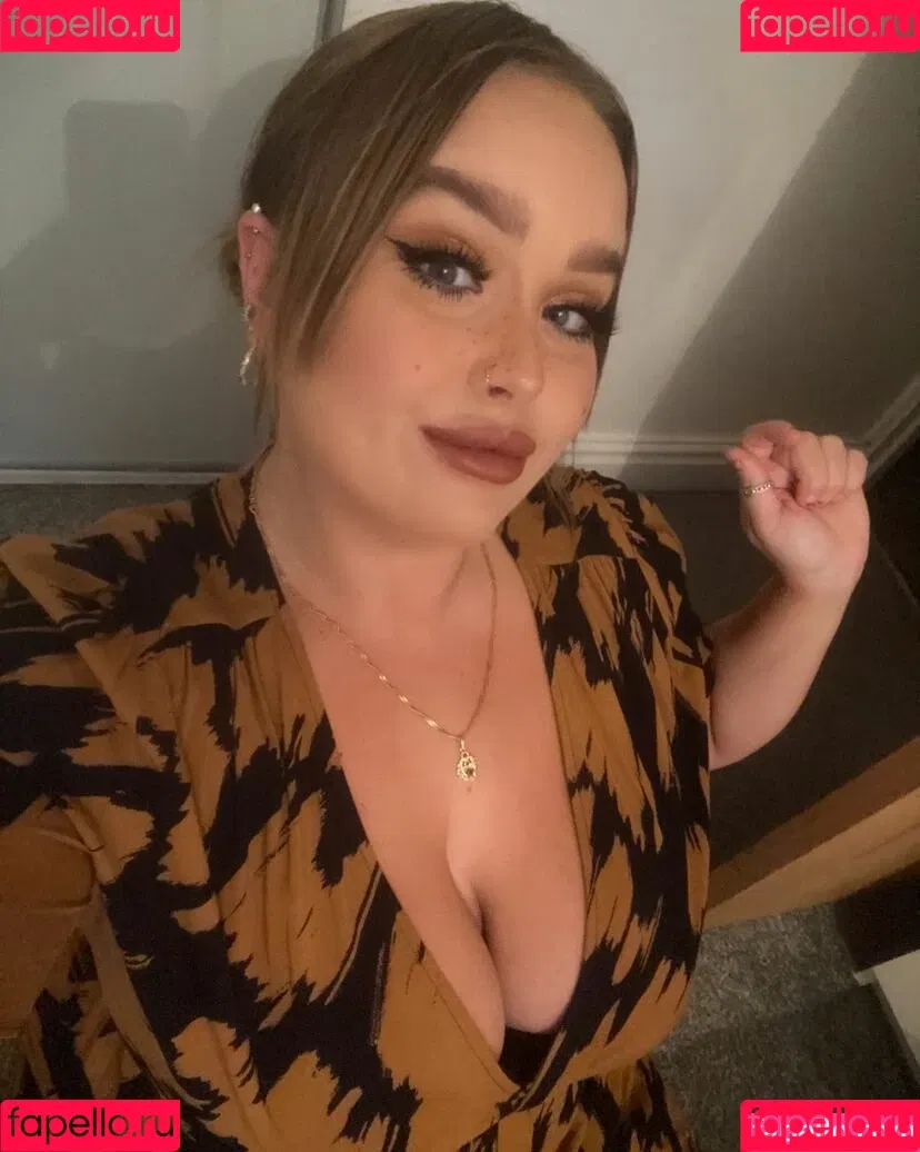Chloe Hatton Onlyfans Photo Gallery 