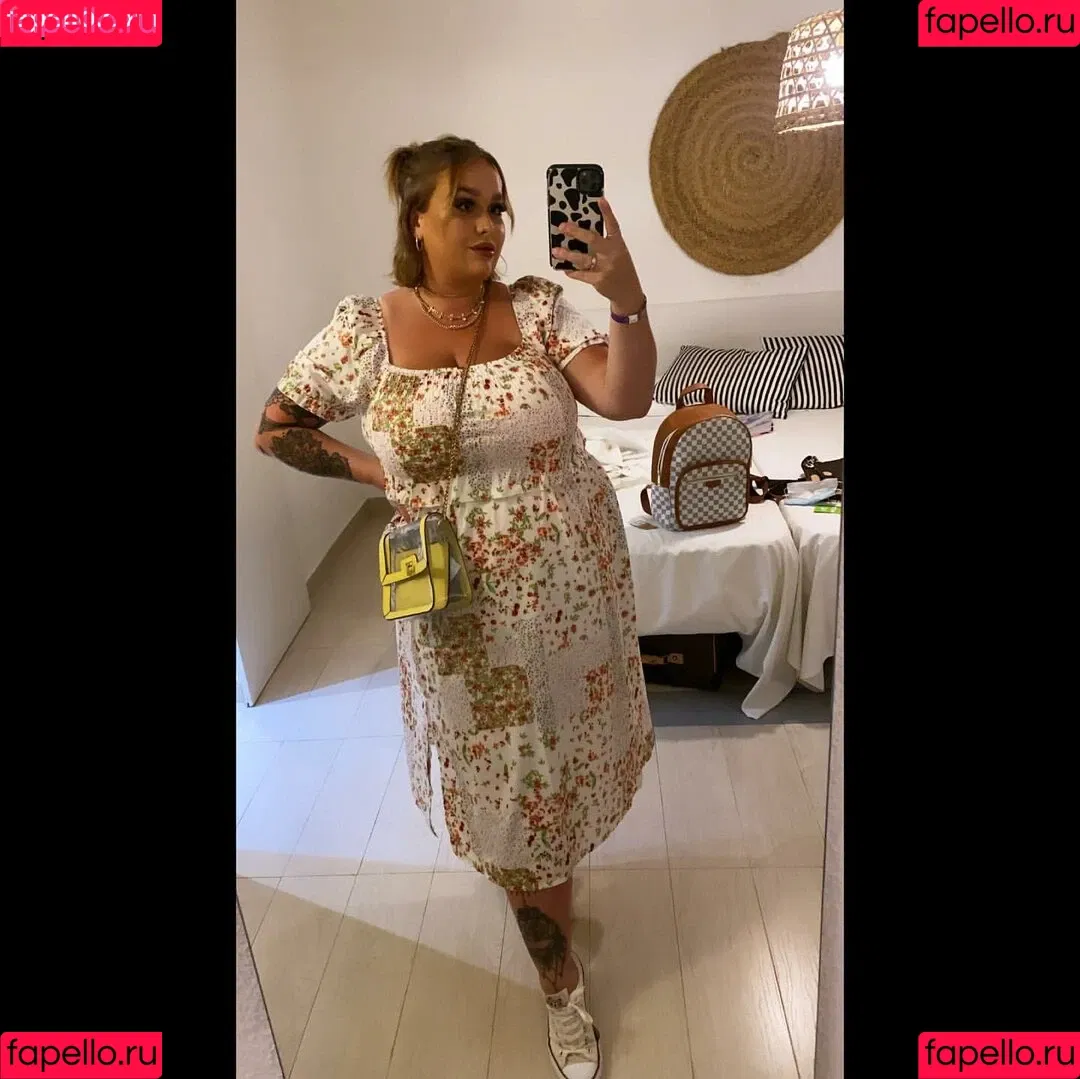 Chloe Hatton Onlyfans Photo Gallery 