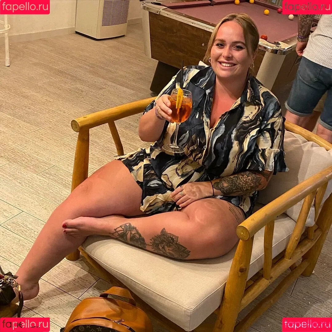 Chloe Hatton Onlyfans Photo Gallery 