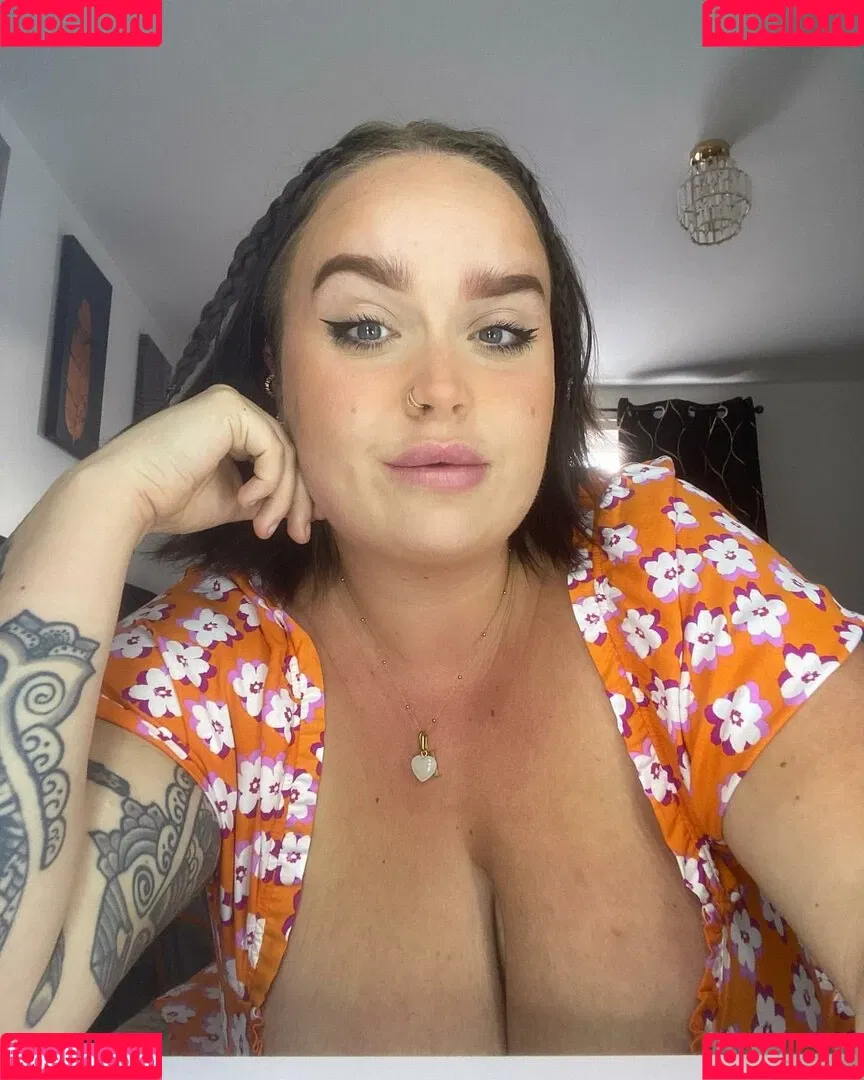 Chloe Hatton Onlyfans Photo Gallery 