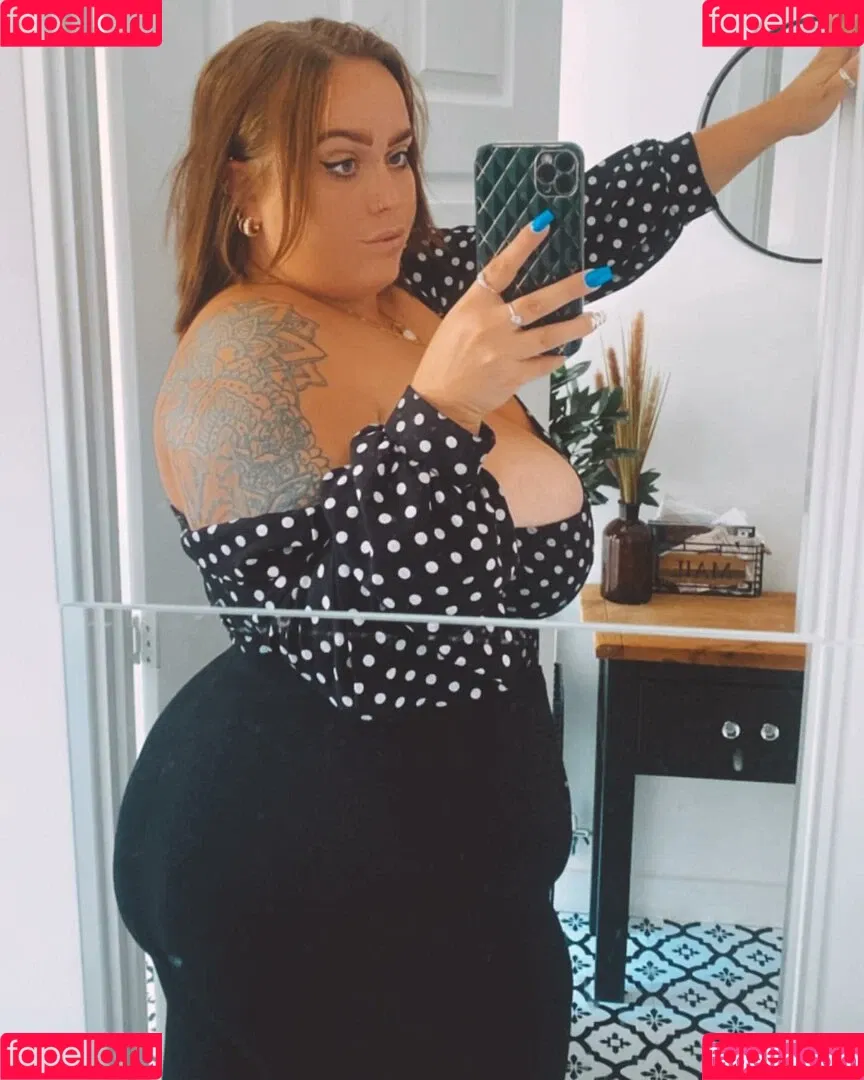 Chloe Hatton Onlyfans Photo Gallery 
