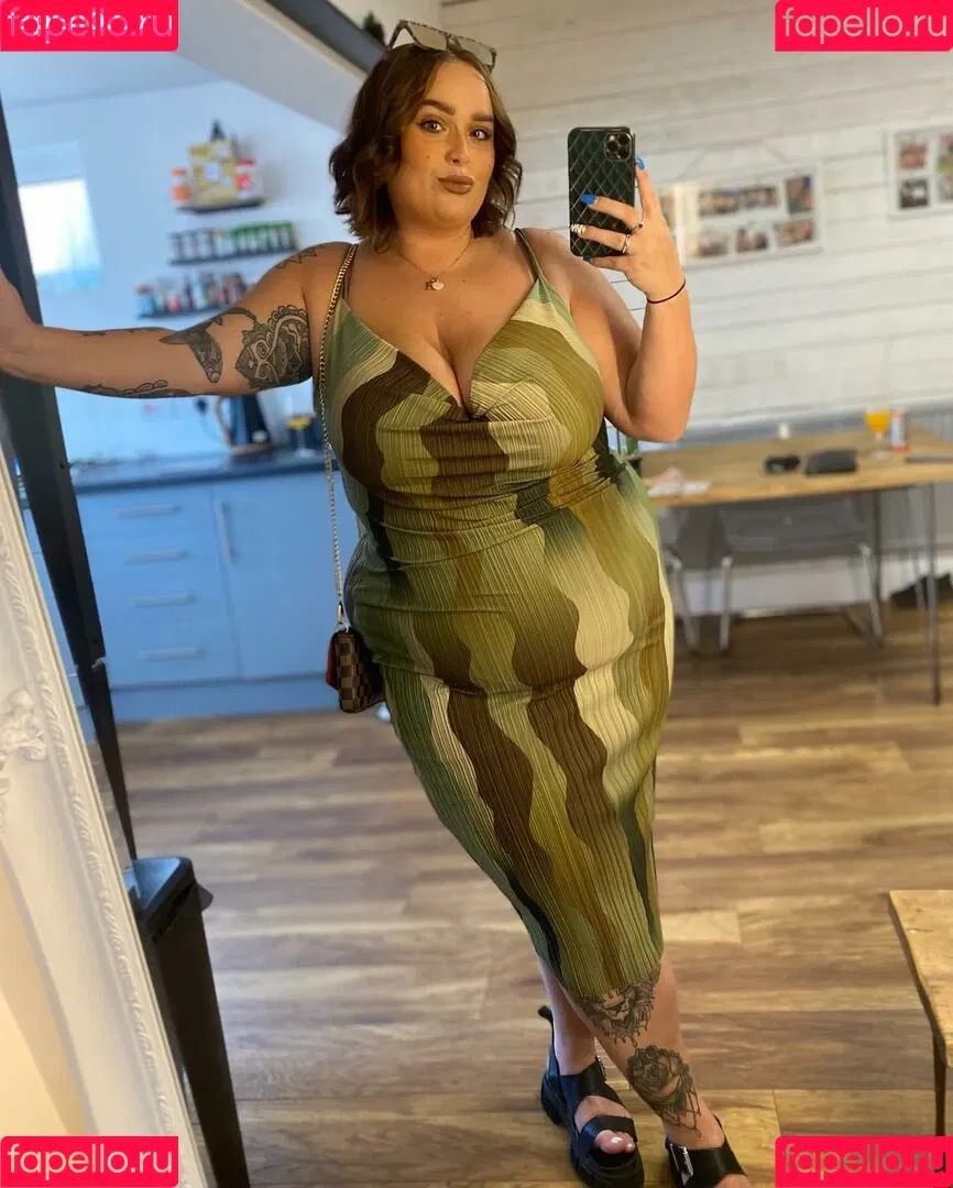 Chloe Hatton Onlyfans Photo Gallery 