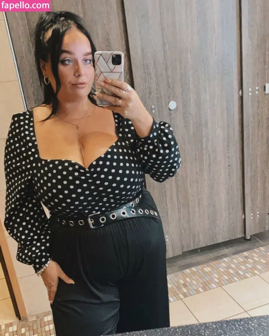 Chloe Hatton Onlyfans Photo Gallery 