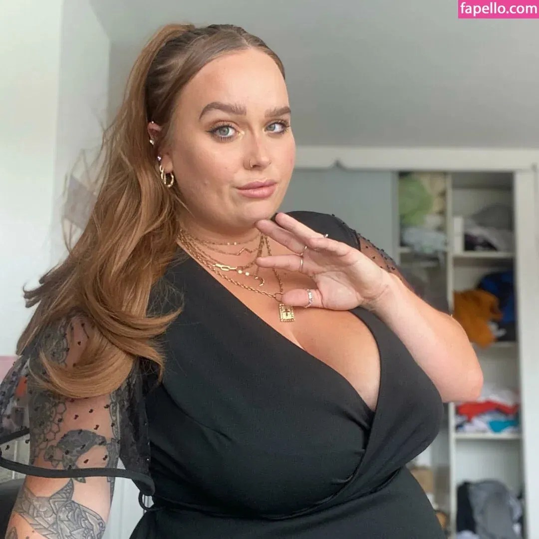 Chloe Hatton Onlyfans Photo Gallery 