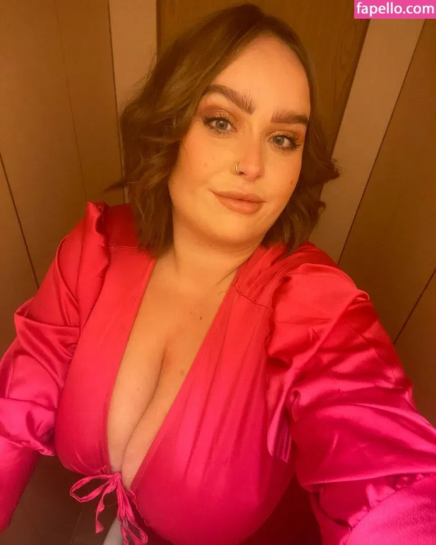 Chloe Hatton Onlyfans Photo Gallery 