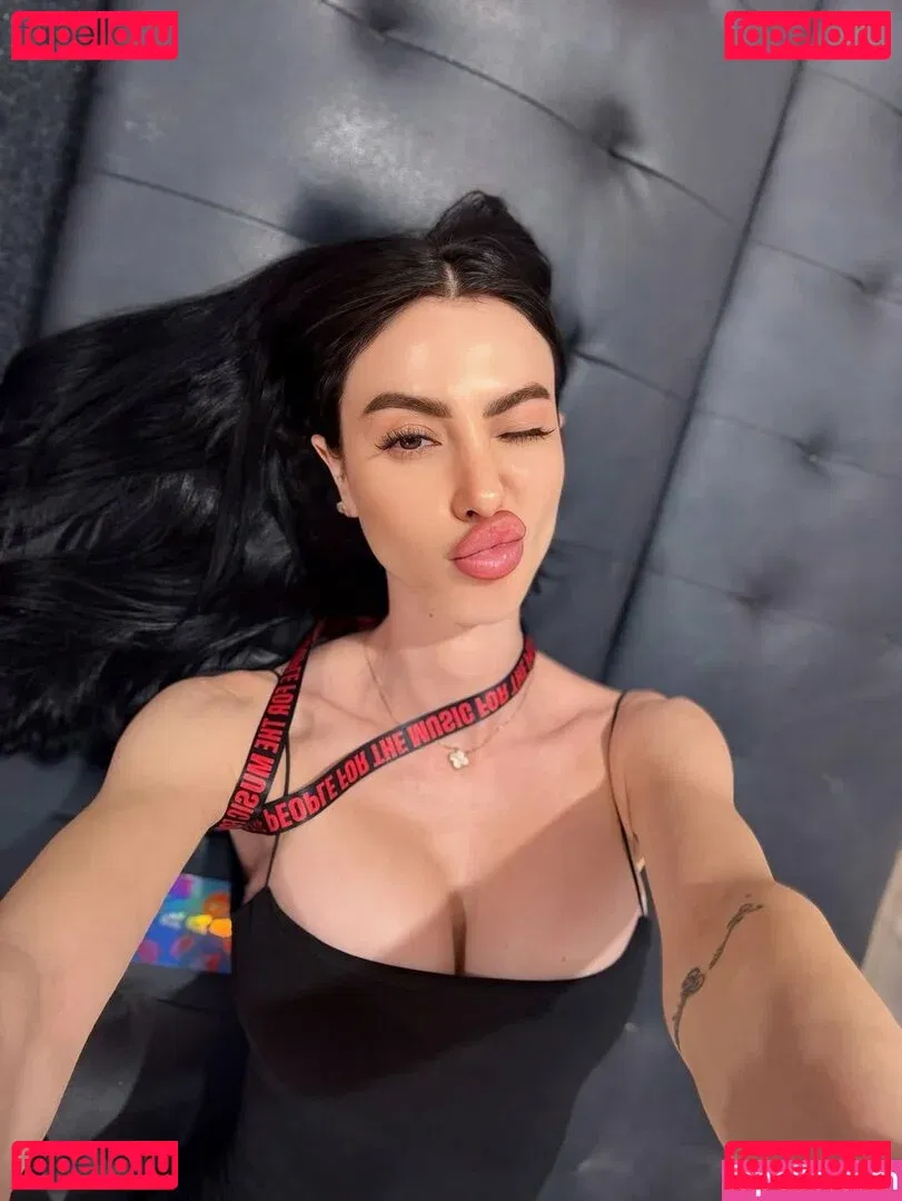 Valentina Fradegrada Onlyfans Photo Gallery 