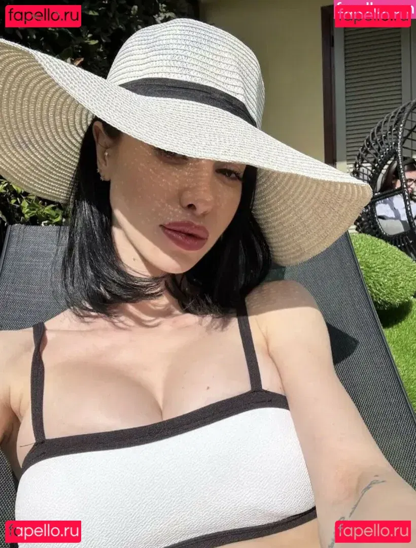 Valentina Fradegrada Onlyfans Photo Gallery 