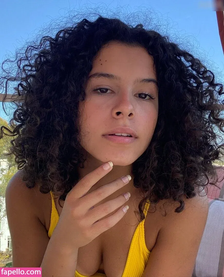 Gabriella Saraivah Onlyfans Photo Gallery 