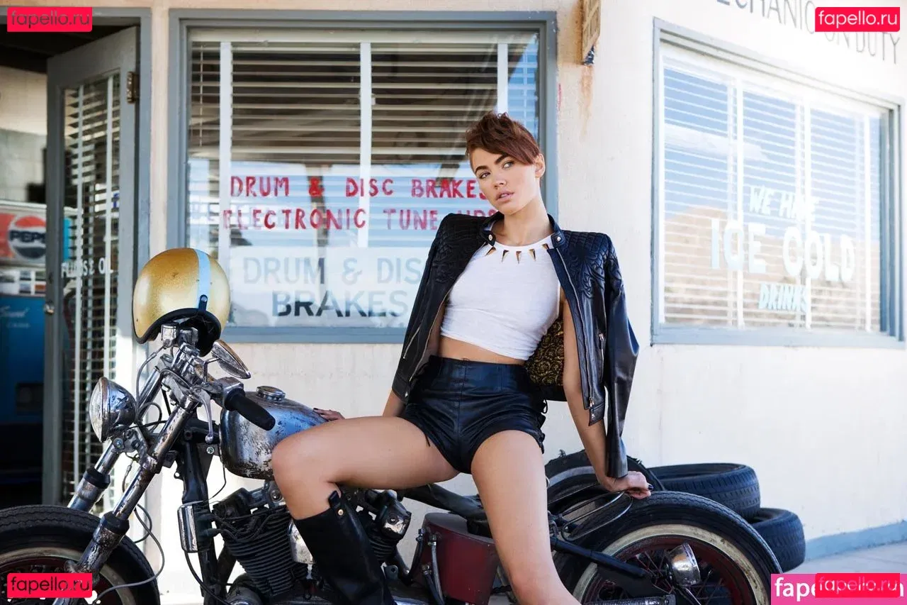 Britt Linn Onlyfans Photo Gallery 