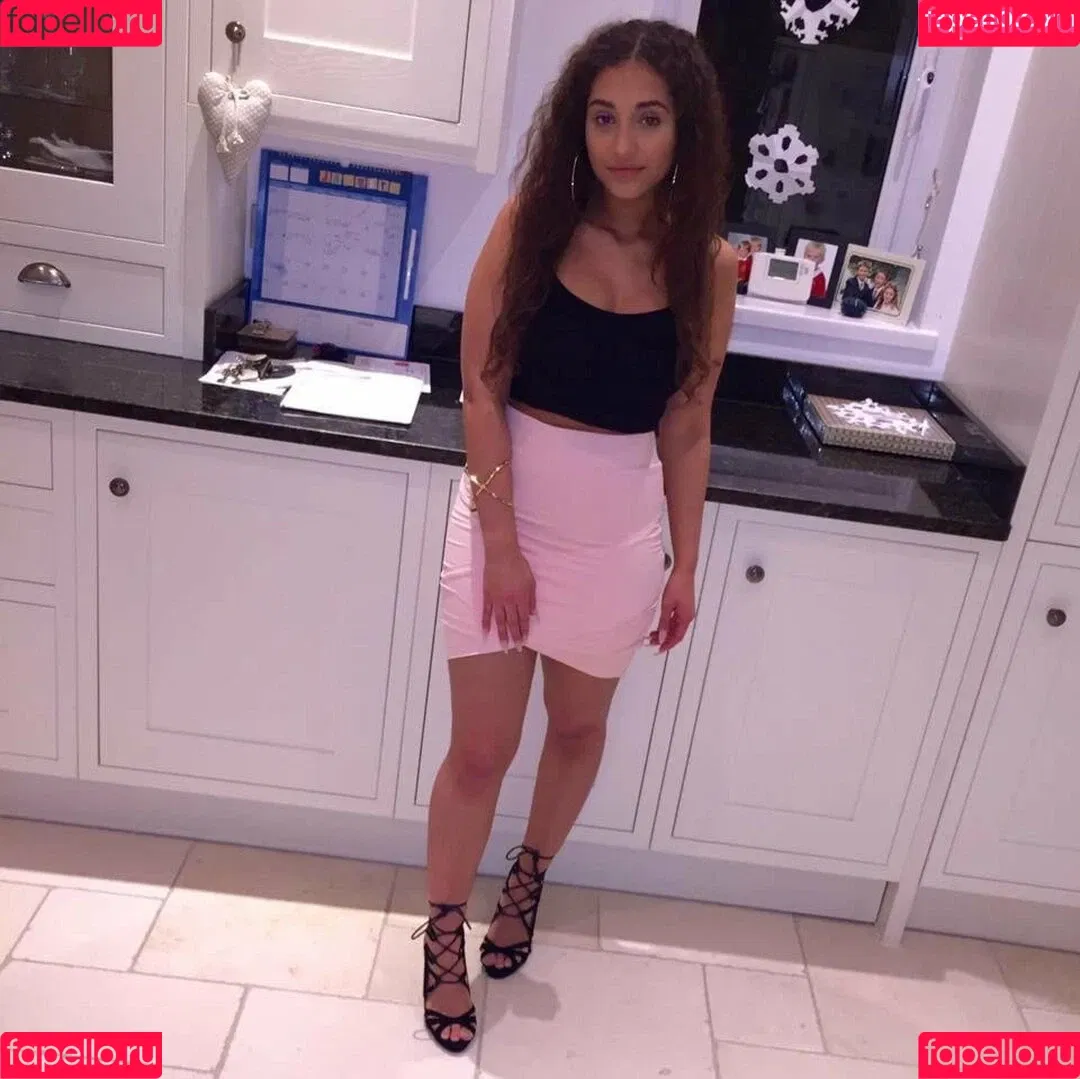 Sarah Malcolm Onlyfans Photo Gallery 