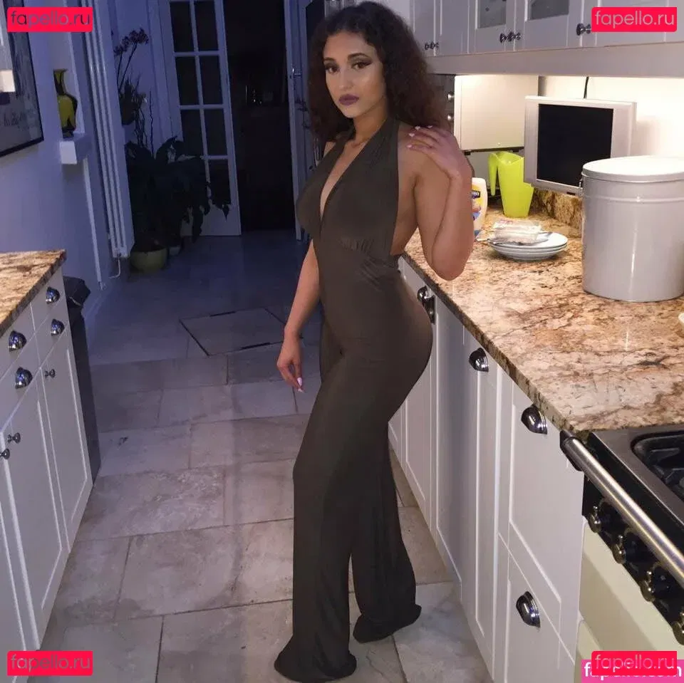 Sarah Malcolm Onlyfans Photo Gallery 