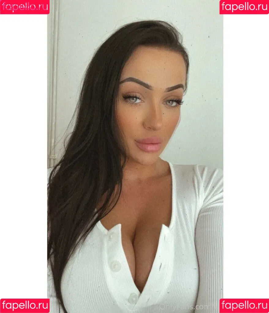 uksophiasnow Onlyfans Photo Gallery 