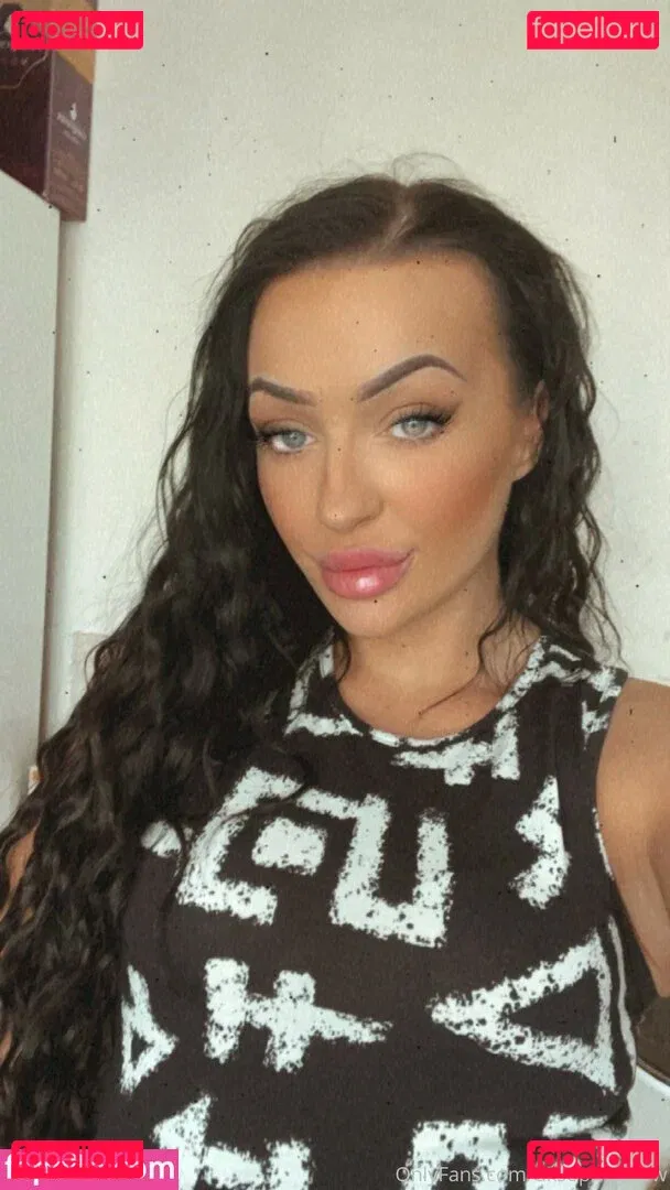 uksophiasnow Onlyfans Photo Gallery 