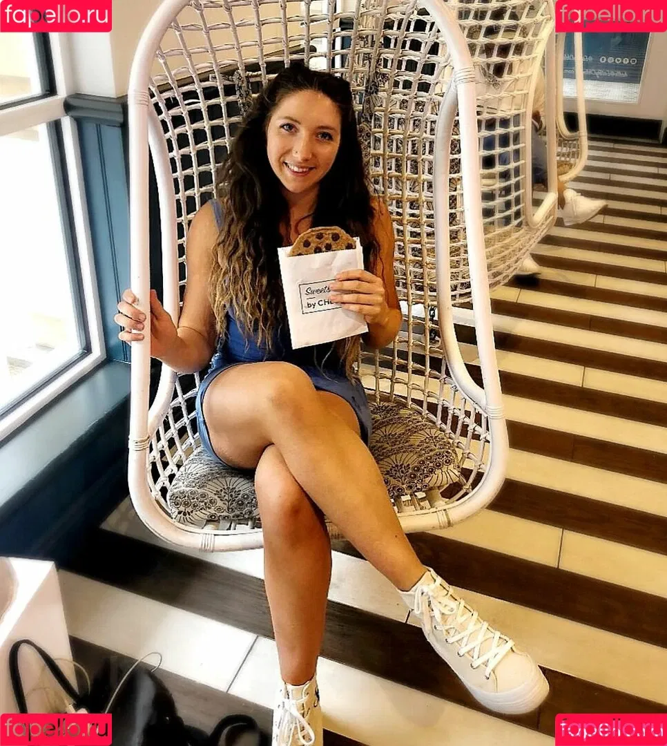 Sophia Ellis Onlyfans Photo Gallery 