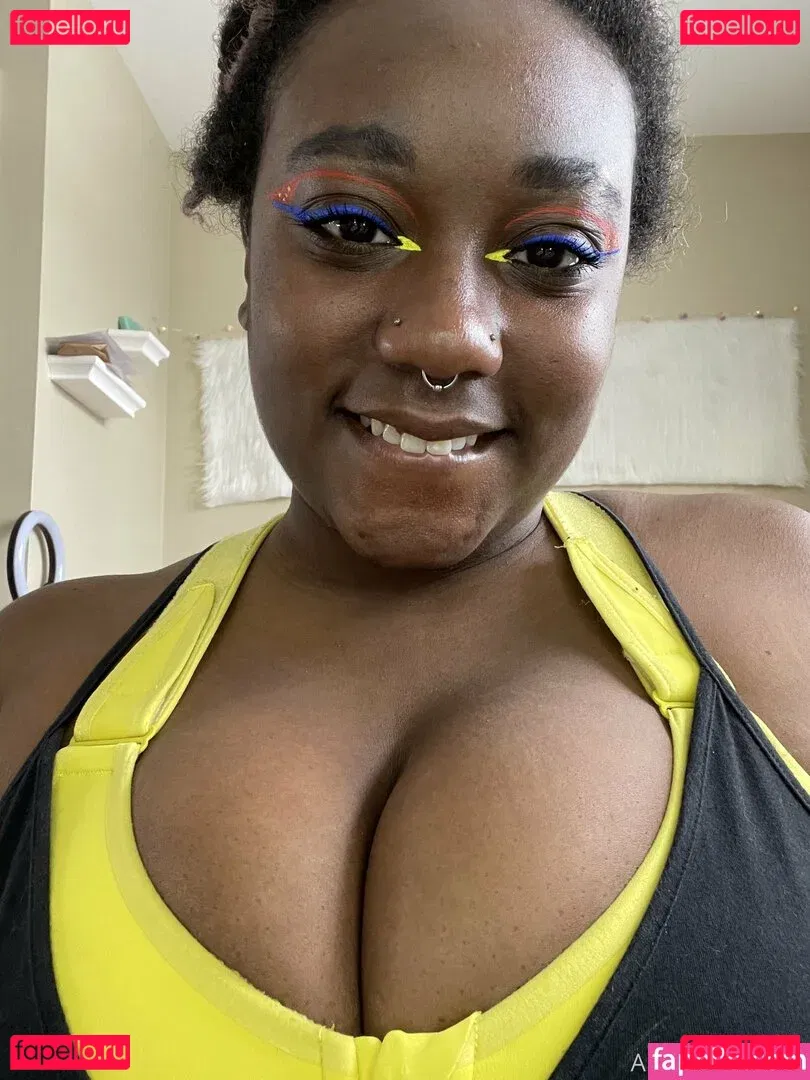 thothead Onlyfans Photo Gallery 