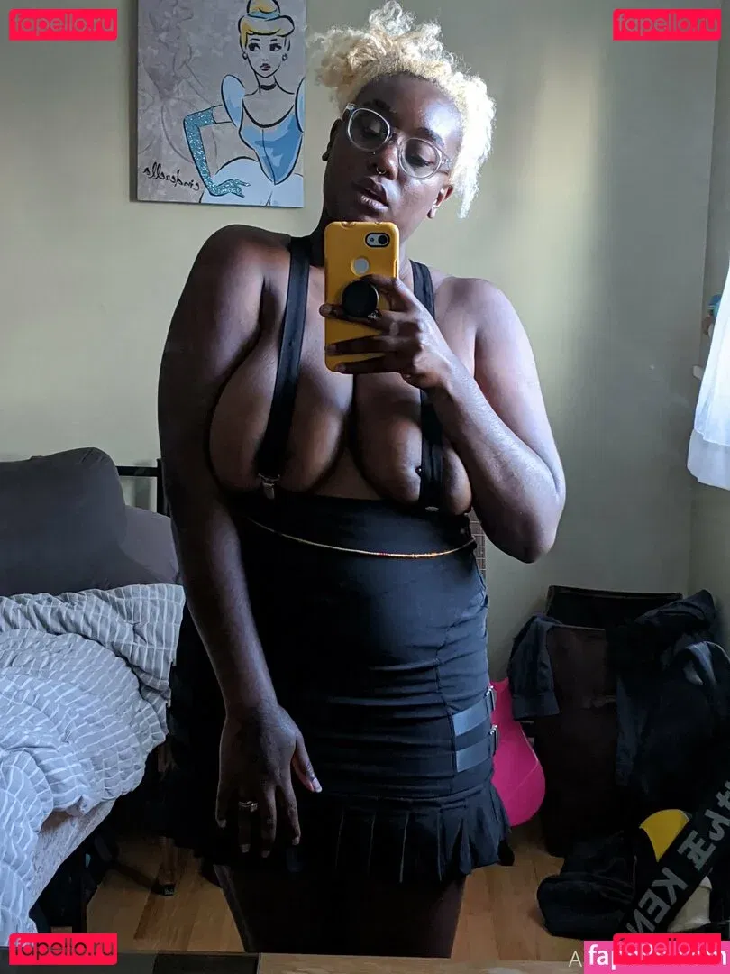 thothead Onlyfans Photo Gallery 