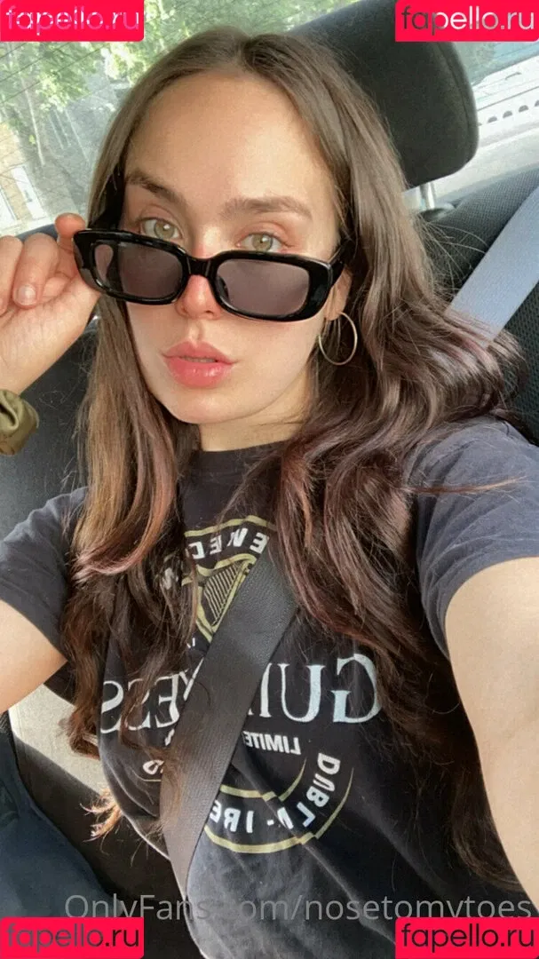 nosetomytoes Onlyfans Photo Gallery 