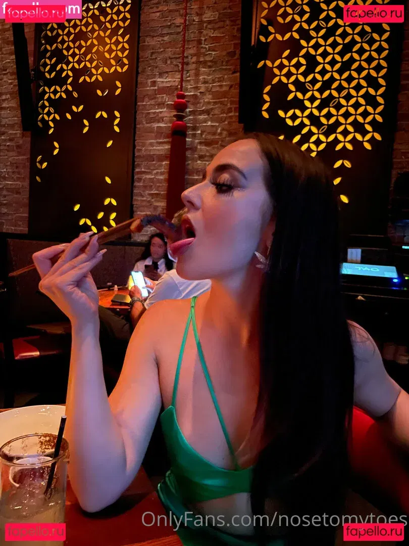 nosetomytoes Onlyfans Photo Gallery 