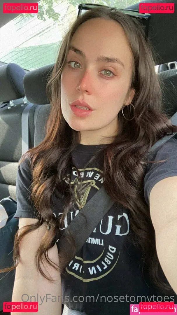nosetomytoes Onlyfans Photo Gallery 