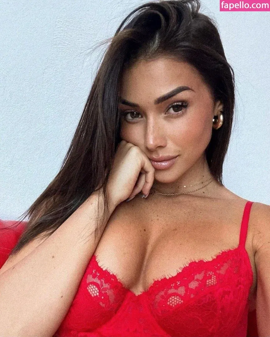 Isabeau Delatour Onlyfans Photo Gallery 