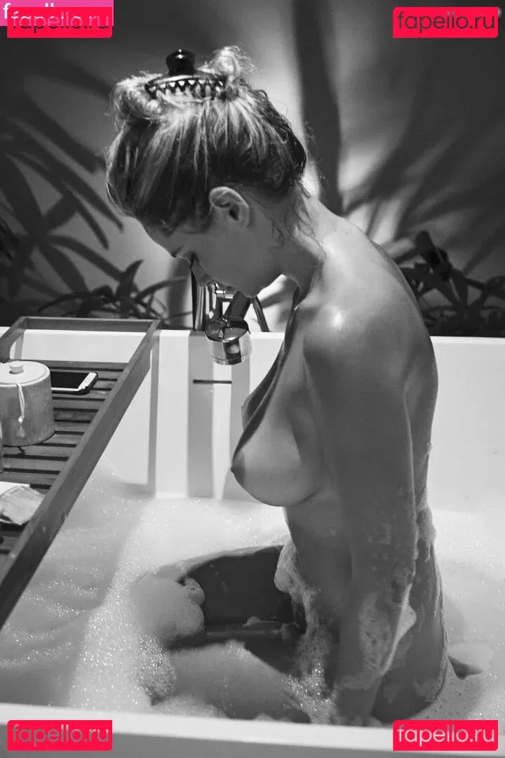 Genevieve Morton Onlyfans Photo Gallery 