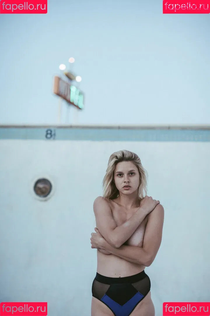 Elle Brittain Onlyfans Photo Gallery 