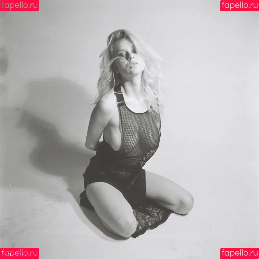 Elle Brittain Onlyfans Photo Gallery 