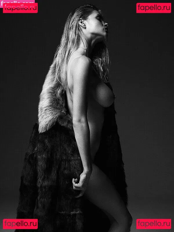 Elle Brittain Onlyfans Photo Gallery 