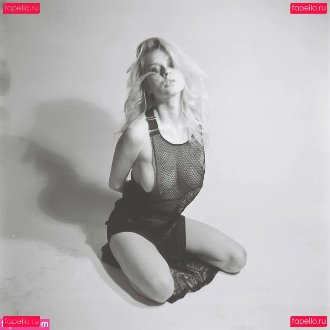 Elle Brittain Onlyfans Photo Gallery 