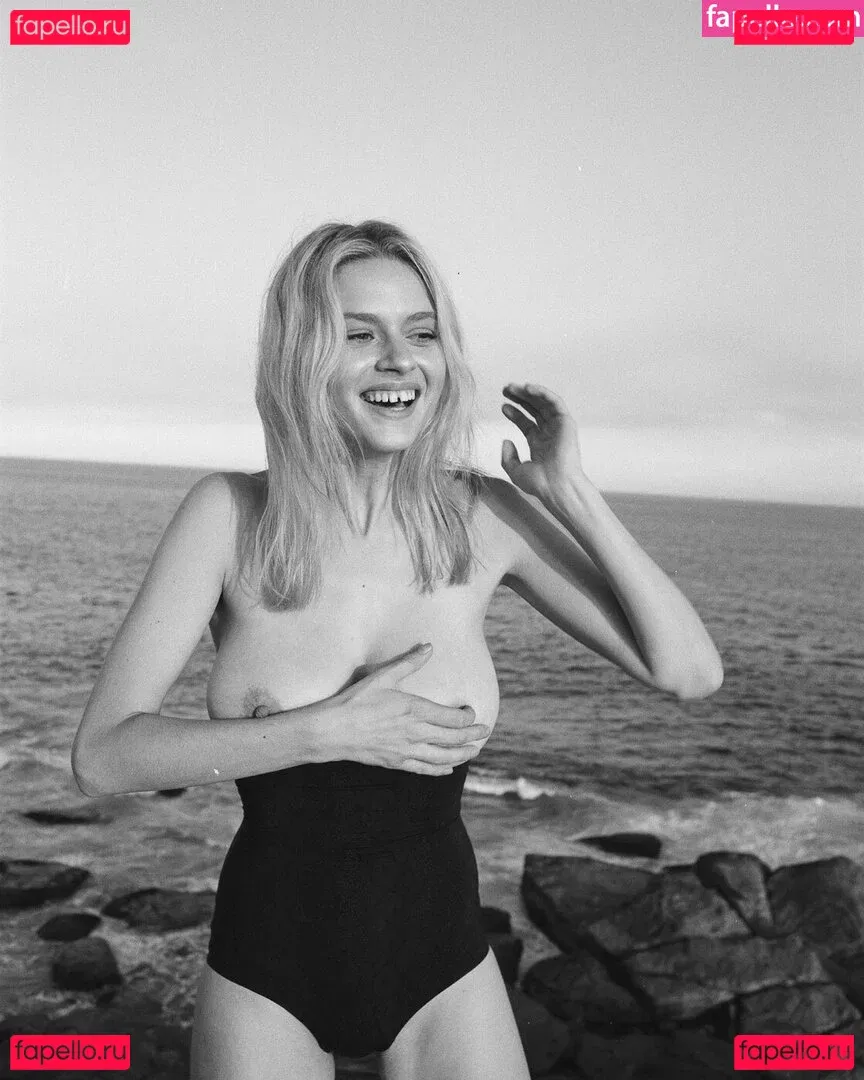 Elle Brittain Onlyfans Photo Gallery 