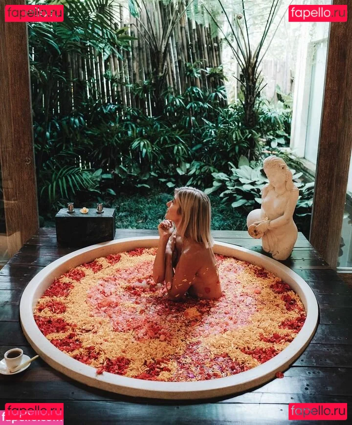 Lauren Bullen Onlyfans Photo Gallery 