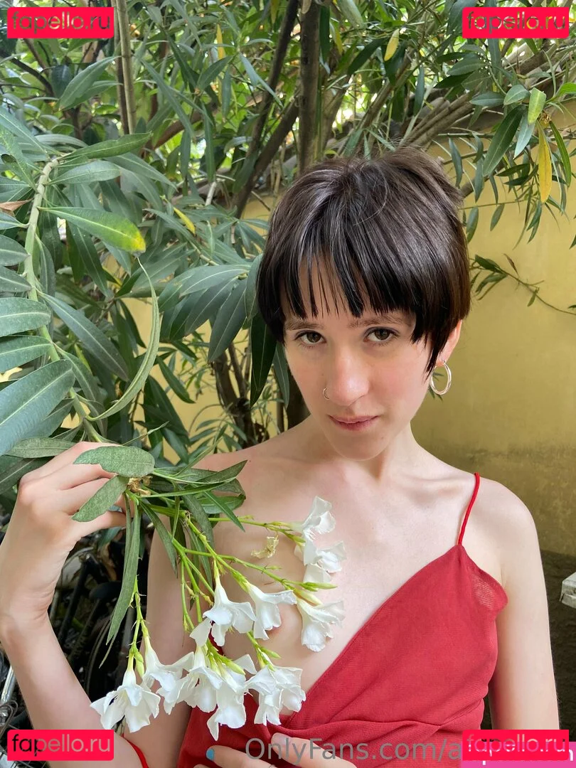 alinevsss Onlyfans Photo Gallery 