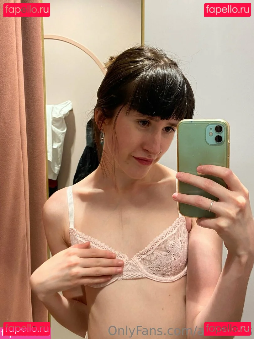 alinevsss Onlyfans Photo Gallery 