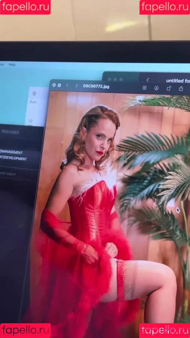 Mena Suvari Onlyfans Photo Gallery 
