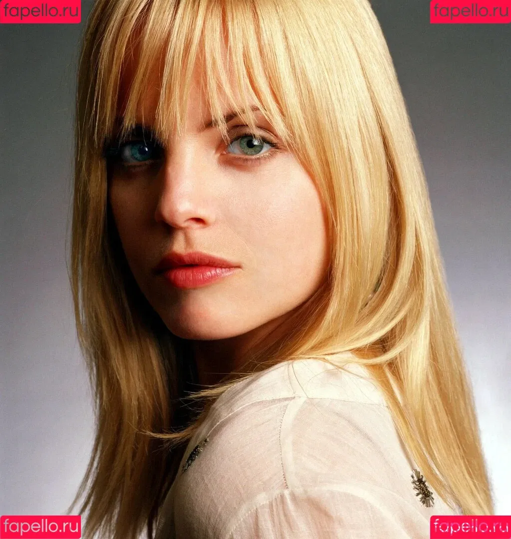 Mena Suvari Onlyfans Photo Gallery 