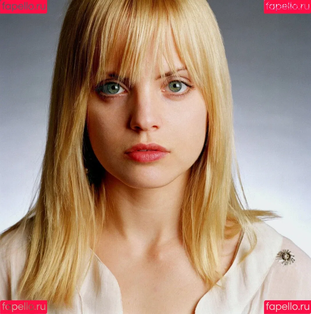 Mena Suvari Onlyfans Photo Gallery 