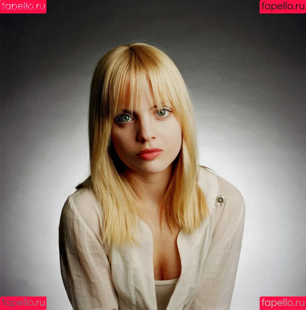 Mena Suvari Onlyfans Photo Gallery 