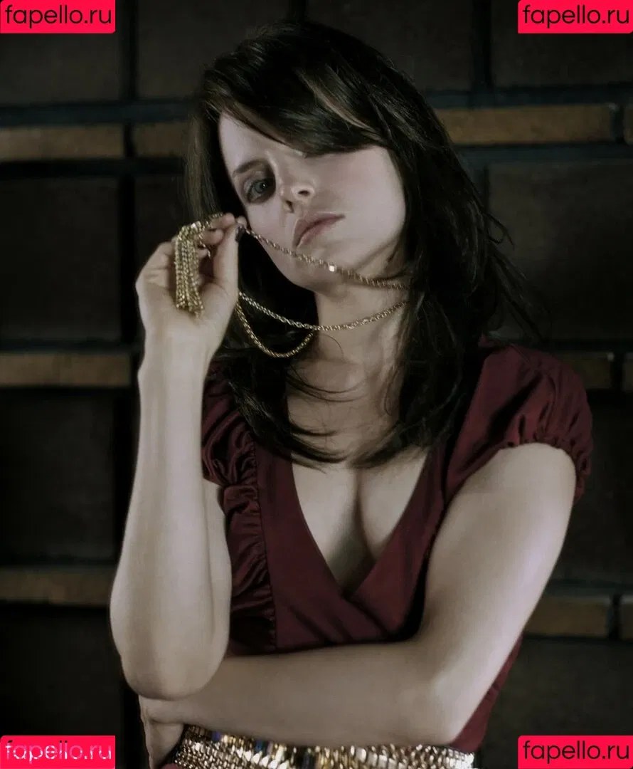 Mena Suvari Onlyfans Photo Gallery 