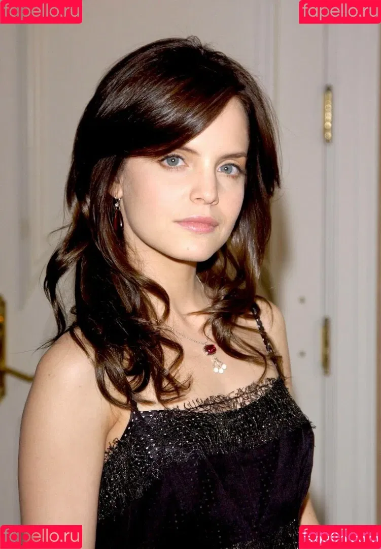 Mena Suvari Onlyfans Photo Gallery 